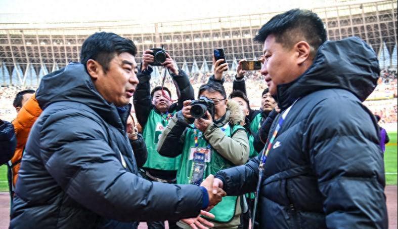 kaiyun-韩鹏刘建业稳了！七大土帅下轮大考：李国旭大羽谁先凉？一人更悬